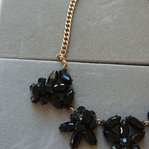 J. Crew black gemstone flowers statement Goldtone necklace - Picture 6 of 7